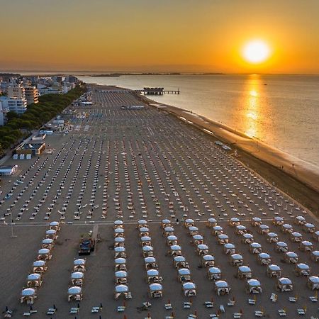Villaggio Laura Lignano Sabbiadoro Eksteriør billede