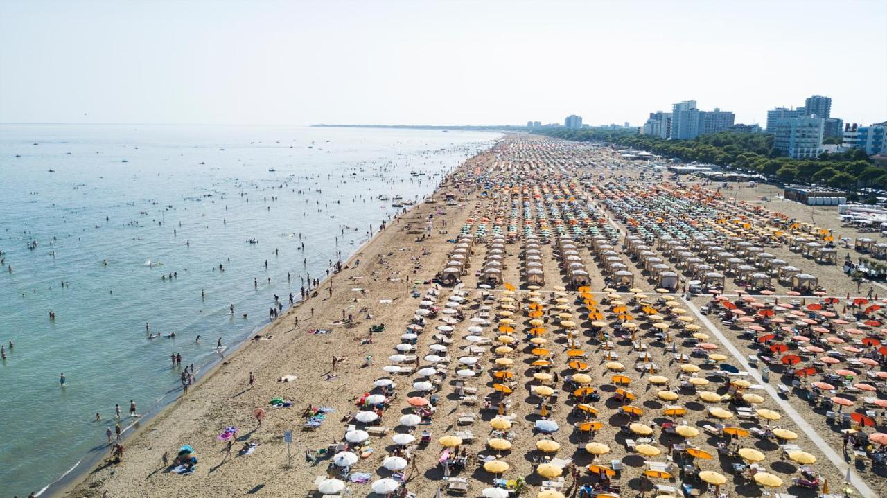 Villaggio Laura Lignano Sabbiadoro Eksteriør billede